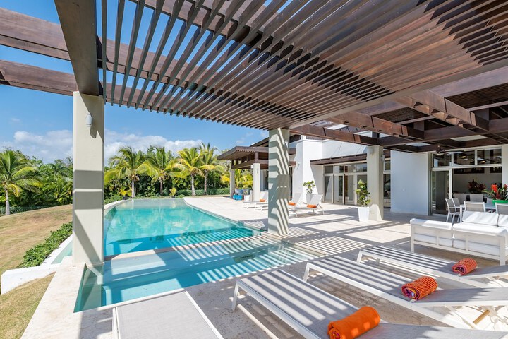 Sundeck 48 of 58