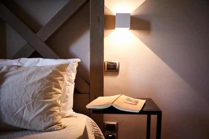 Room 4 of 16