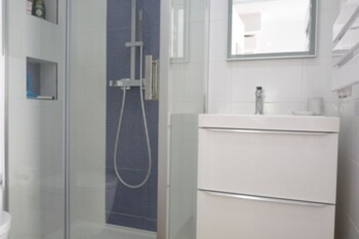 Room 5 of 32