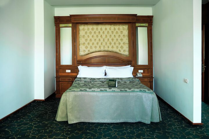 Room 30 of 141
