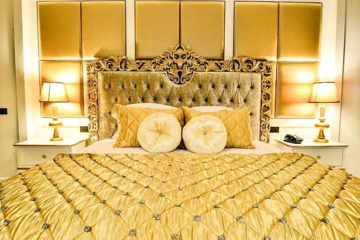 Room 42 of 60