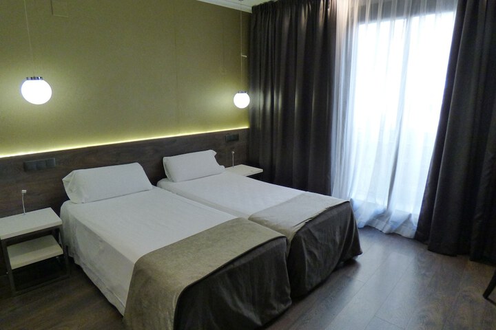 Room 65 of 193