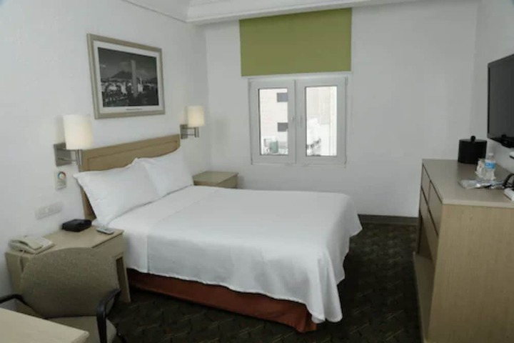 Room 11 of 48