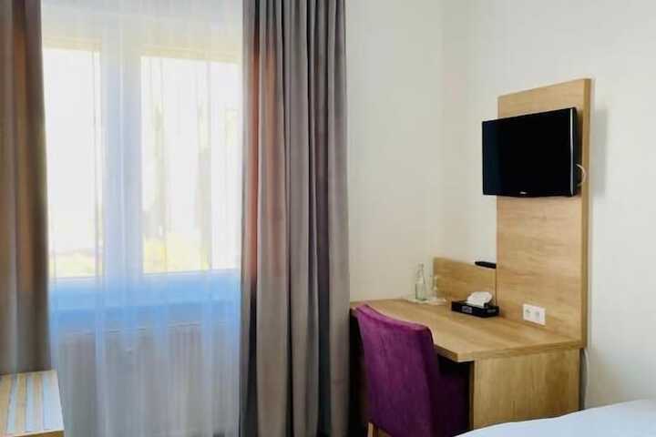 Room 7 of 14