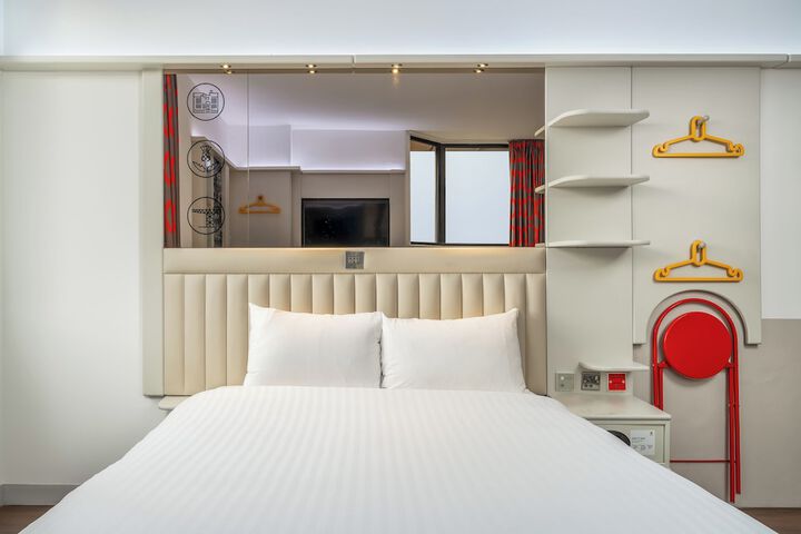 Room 9 of 47