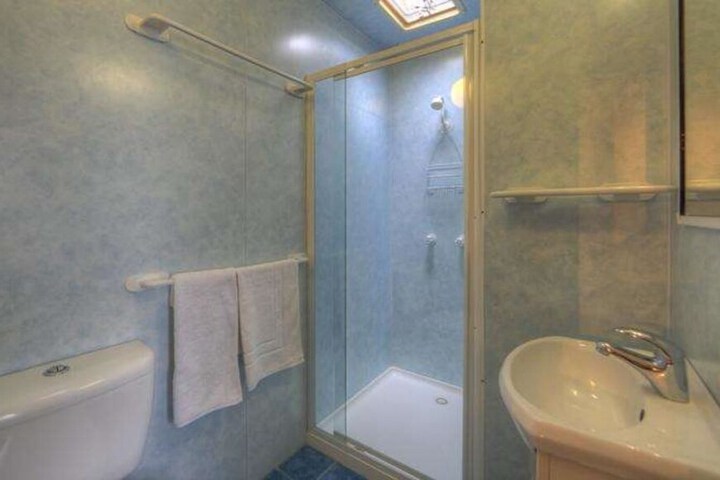 Room 16 of 34