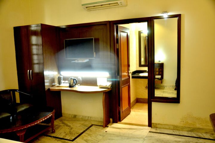 Room 5 of 23
