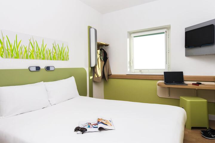 Room 14 of 39