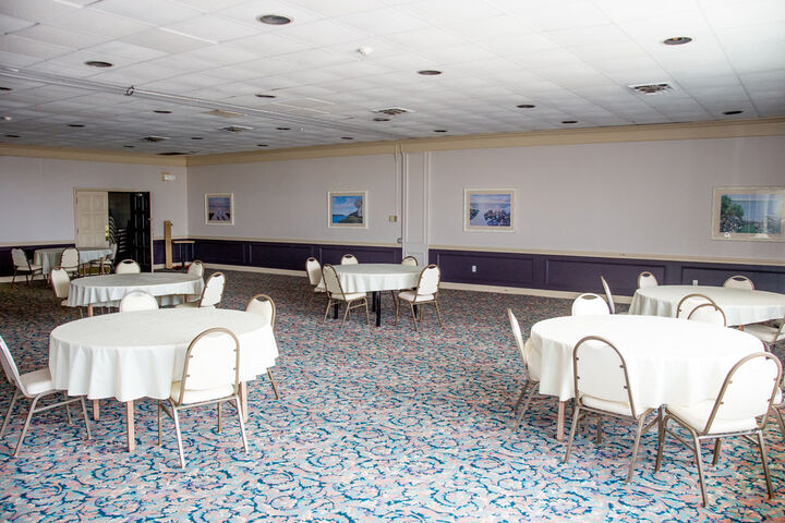 Ballroom/Hall 7 of 24