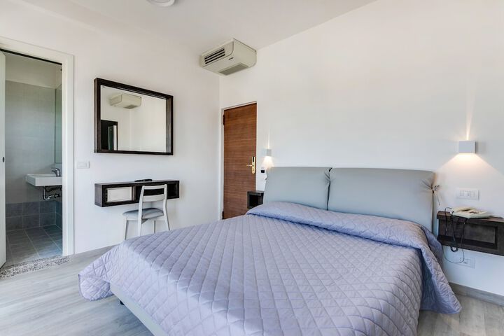 Room 2 of 30