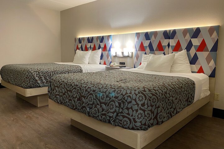 2 Queen Beds (10 of 10)