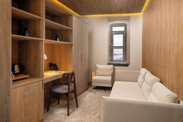 Room 26 of 40