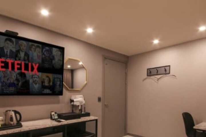 Room 10 of 23