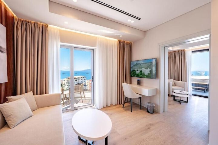 Room 106 of 171