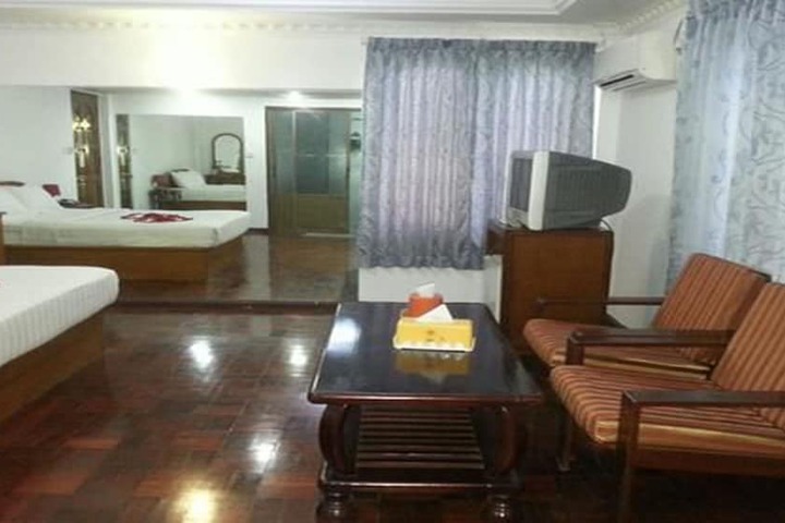 Room 7 of 33