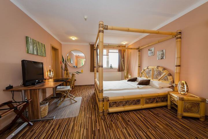 Room 10 of 27
