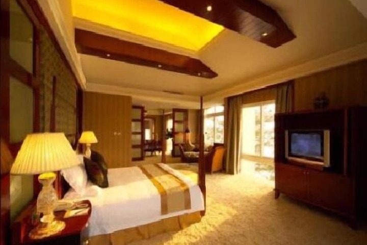 Room 12 of 24