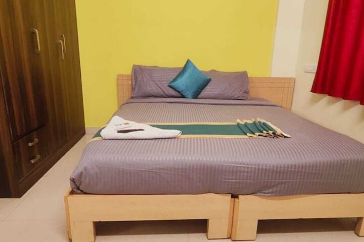 Room 6 of 16
