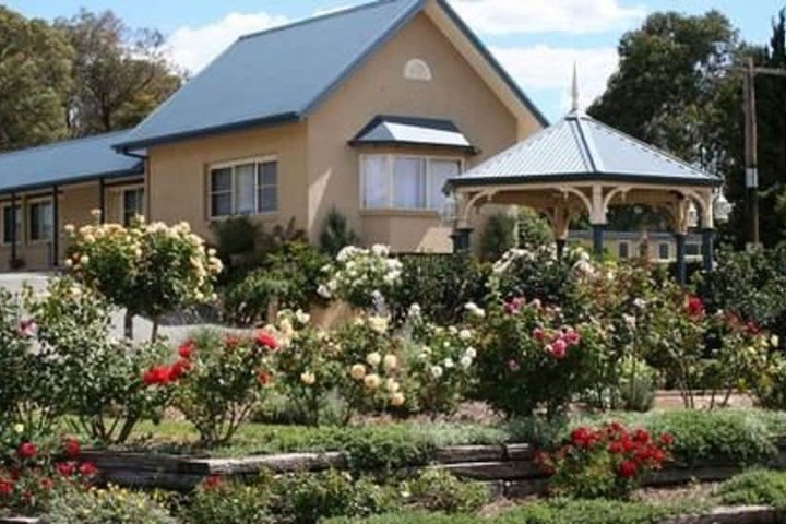 Exterior of Willows Motel Goulburn