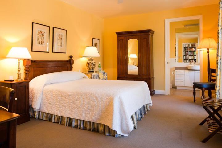 Room 2 of 6