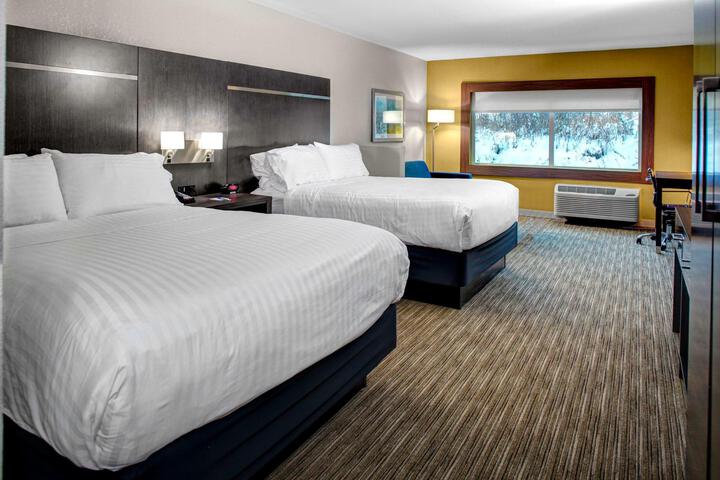 1 Queen Bed (1 of 7)