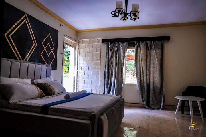 Room 3 of 16