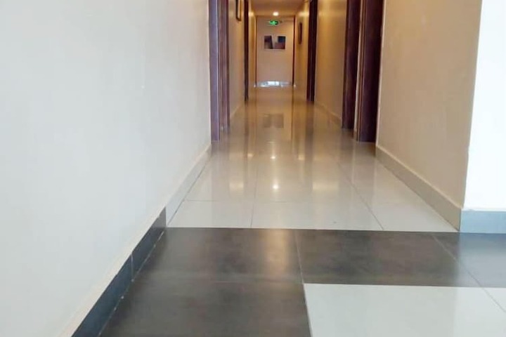 Ballroom/Hall 27 of 32