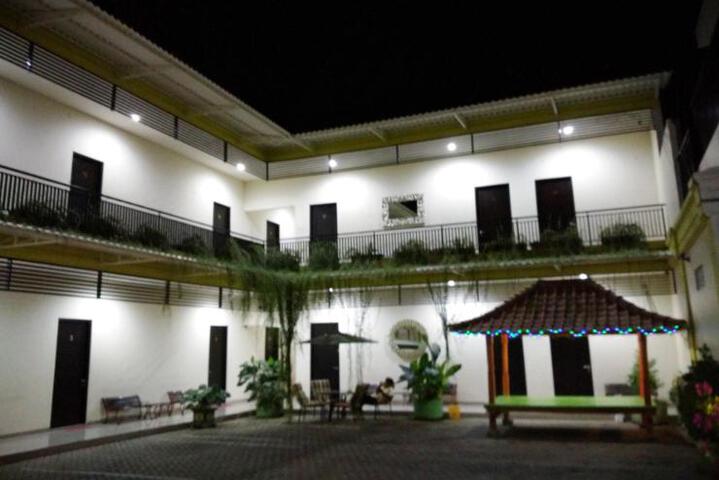 Hotel 99