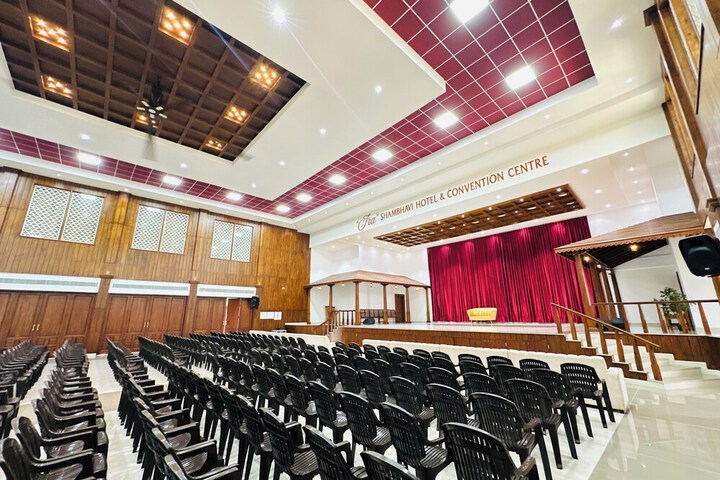 Ballroom/Hall 71 of 94