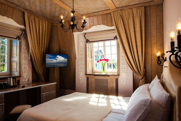 Room 3 of 40