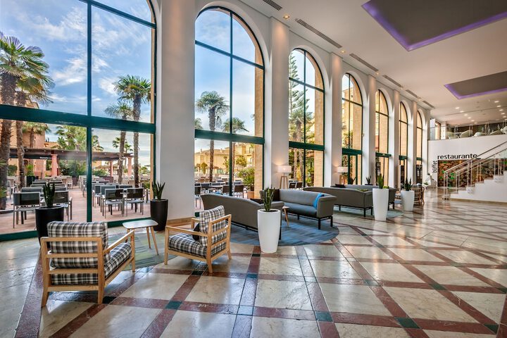 Entrance & Lobby