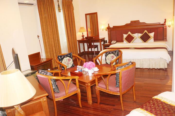 Room 10 of 38