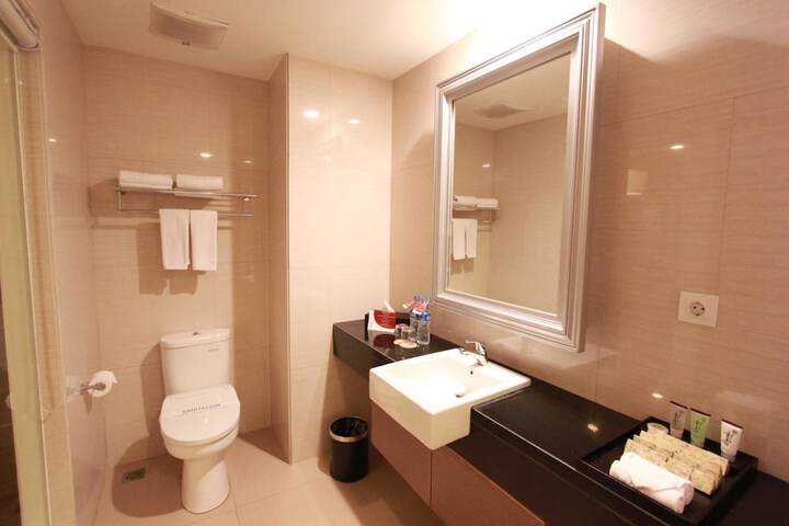 Room 17 of 32