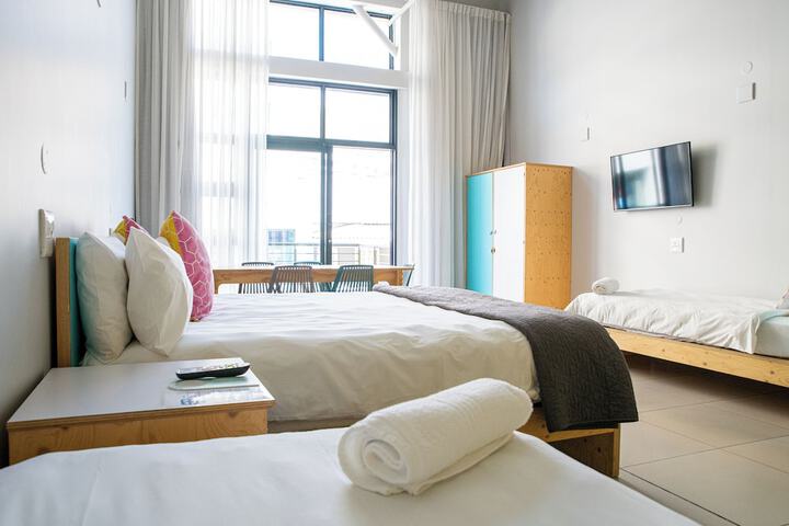 Room 103 of 148
