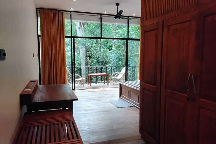 Room 22 of 108
