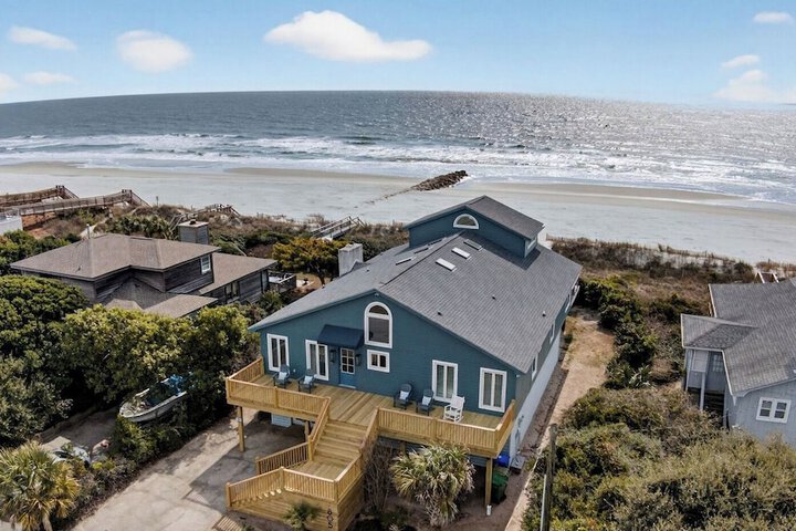 Lighthouse by Avantstay Beachfront View Home w / Pool Table & Ping Pong