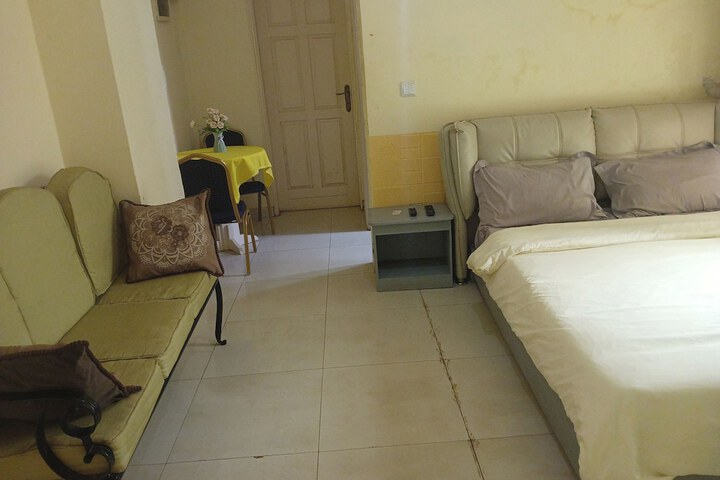 Room 12 of 34