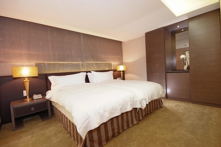 Room 19 of 30