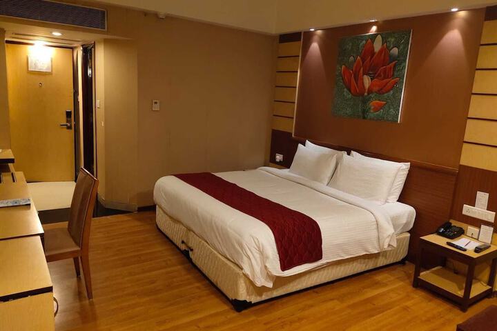 Room 10 of 85