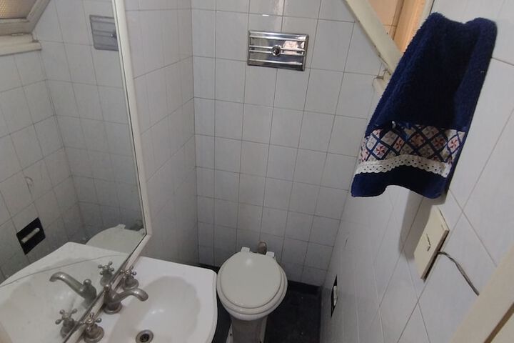 Room 8 of 9