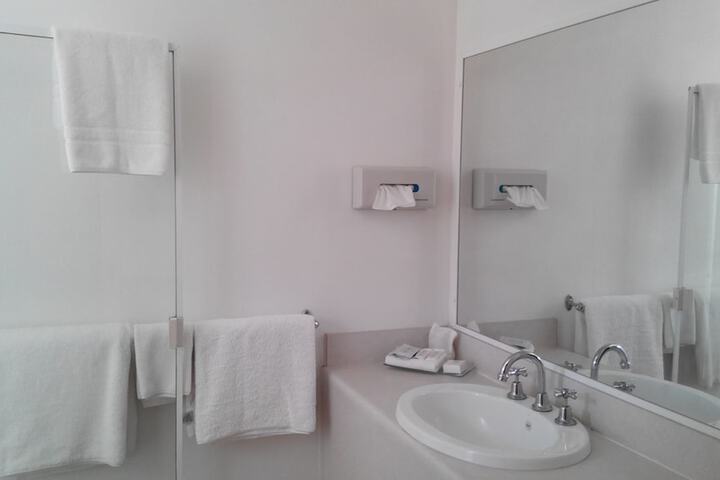 Room 3 of 68