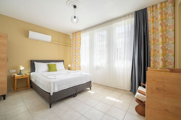 Room 5 of 33