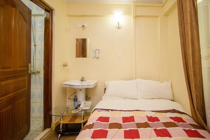 Room 9 of 40