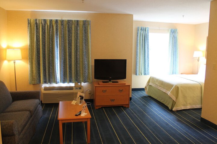 Efficiency Standard Room 1 Queen Bed (7 of 9)