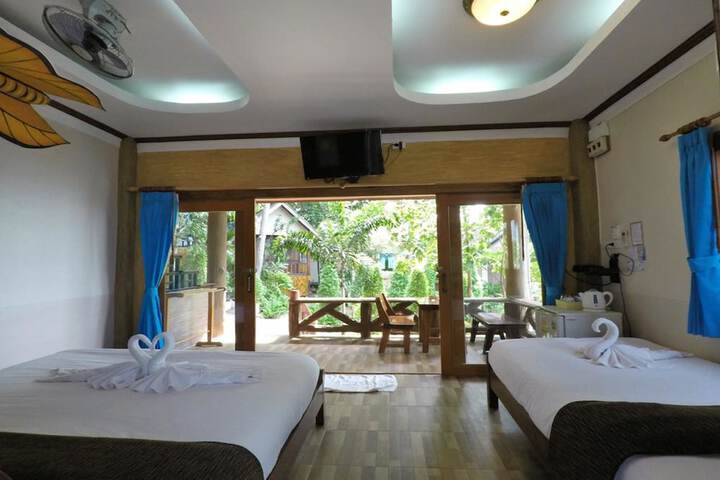 Room 3 of 160