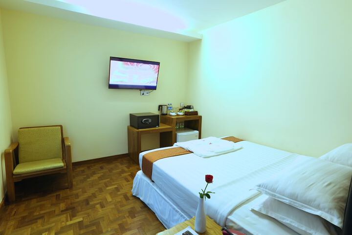 Room 4 of 72
