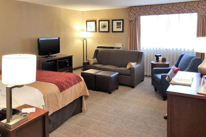 1 King Bed (2 of 7)