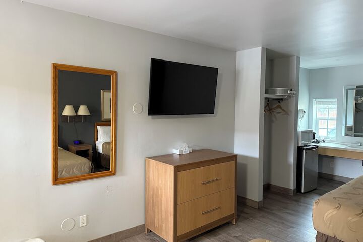 Room 33 of 74