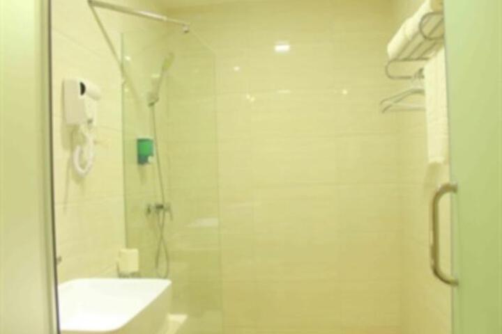 Room 1 of 6