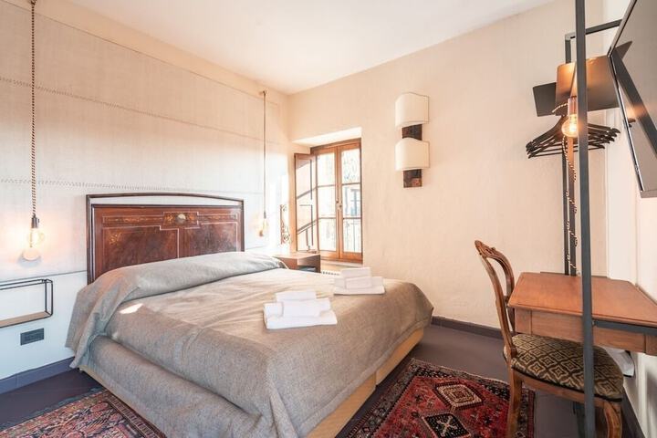 Room 12 of 84